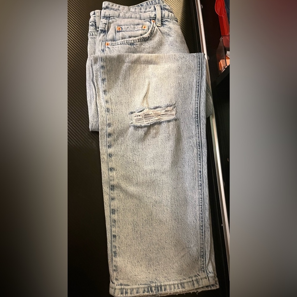 Stylish Altar’d State Light Blue Distressed Women’s Jeans only worn once.